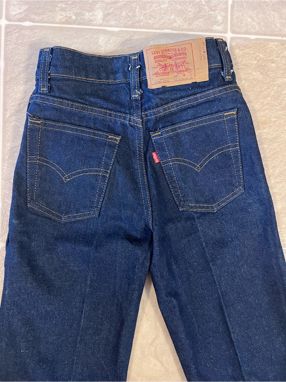 VTG 1983 Levi’s 31305 Red Tab Jeans Made In USA Paper Tag 12 Regular 25 - Picture 2 of 11